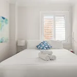 Idyllic Unit In Little Manly - Steps From The Sand