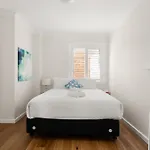 Idyllic Unit In Little Manly - Steps From The Sand